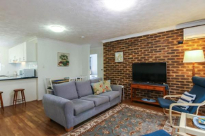 2 Bedroom St Lucia Apartment close to UQ and CityCat